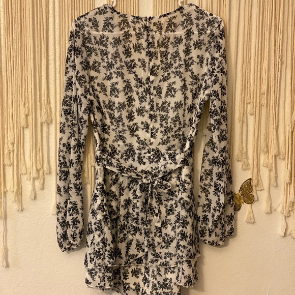 Beautiful floral Romper. Size Large. - Picture 2 of 3